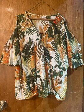 Fun Tropical Print Blouse,  26/28W Plus Sized w/Key-holed Flutter Sleeves